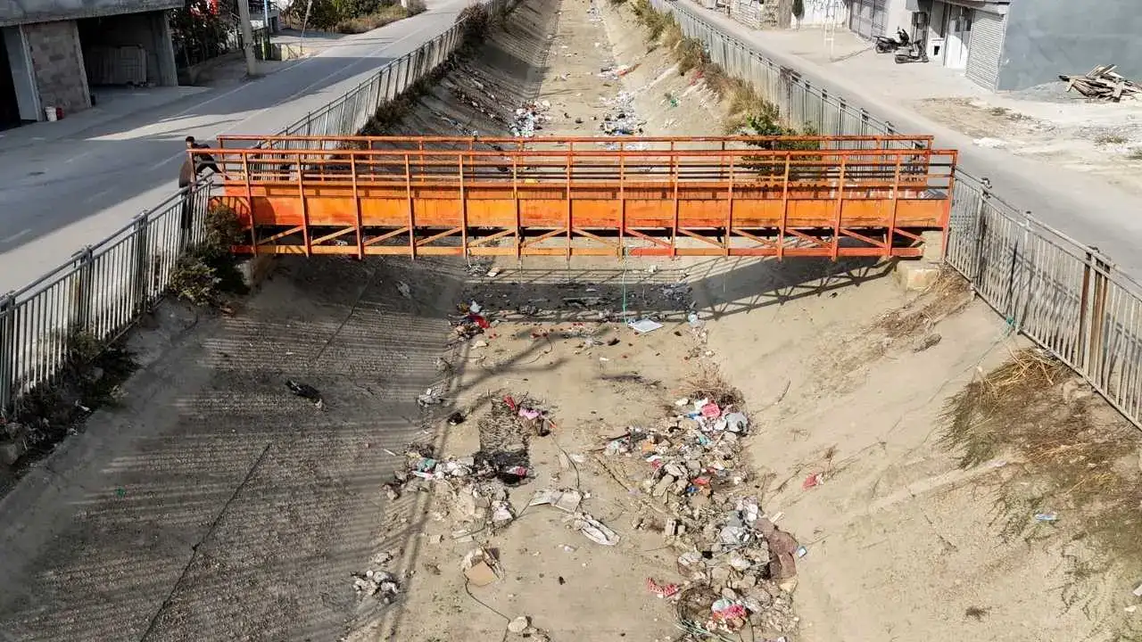 Adana’da Sulama Kanalları Çöp Yuvasına Dönüştü! Tepki Yağıyor 2